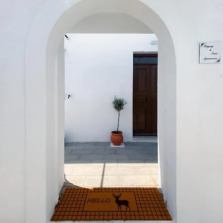 Gregory's Studio With Sea View Apartament