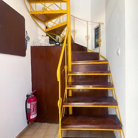 Gregory's Studio With Sea View Apartment